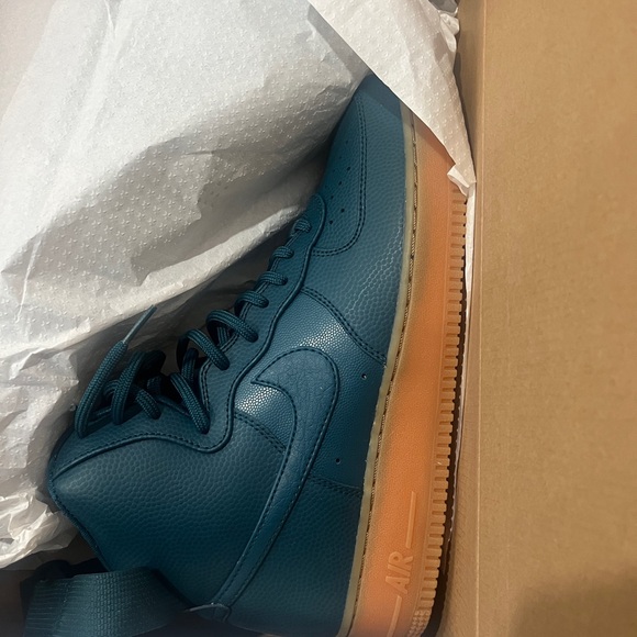 Brand New Never Worn Teal Nike high top uptowns - Picture 1 of 5
